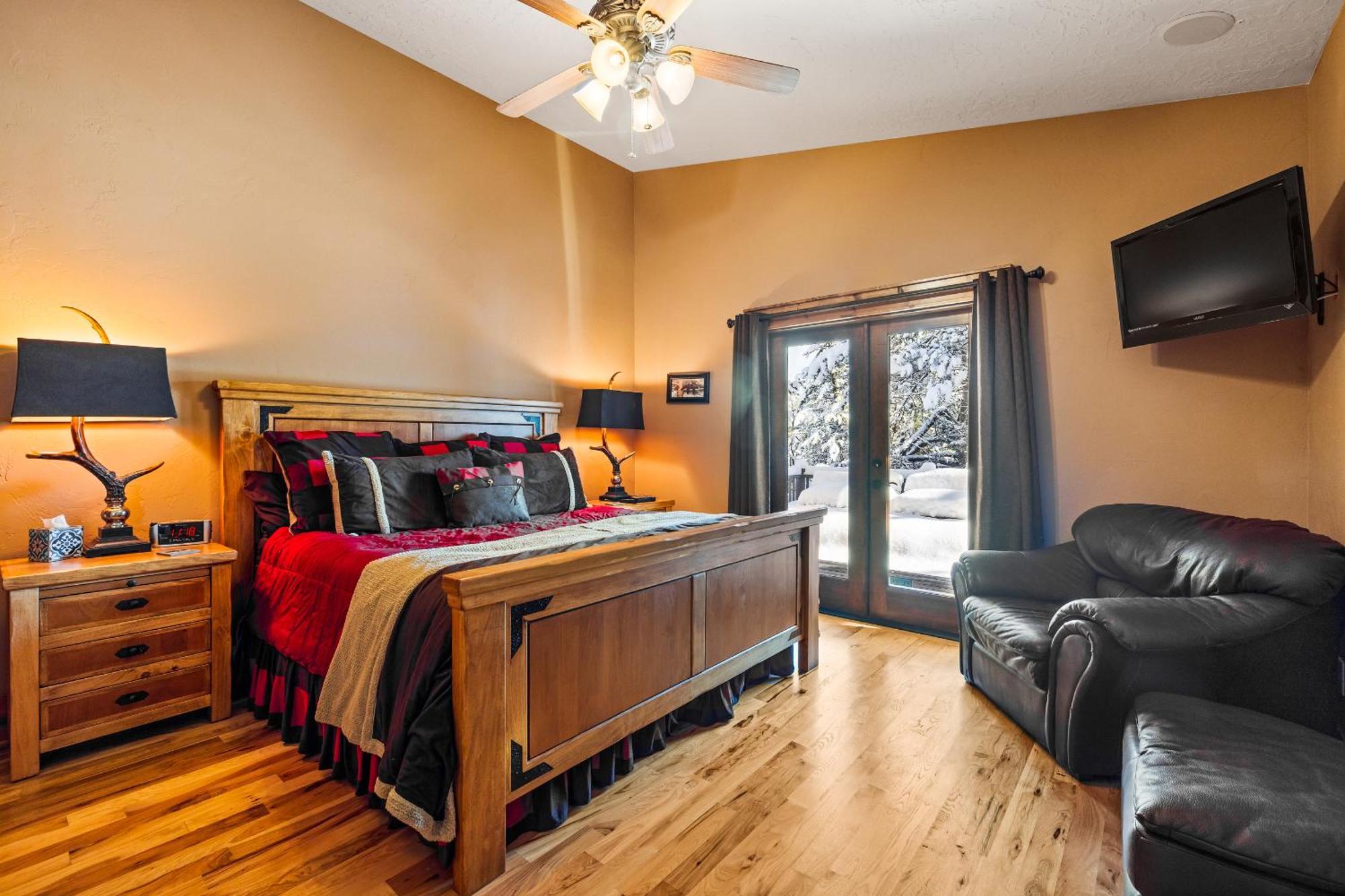 New! Black Bear Inn - Pet Friendly - Trailer Parking - Walk To Lake - Rustic Donnelly Eksteriør billede